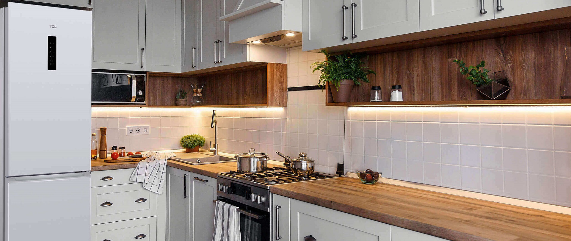 How To Clean Your Refrigerator And Get Rid Of The Smell in Easy Steps