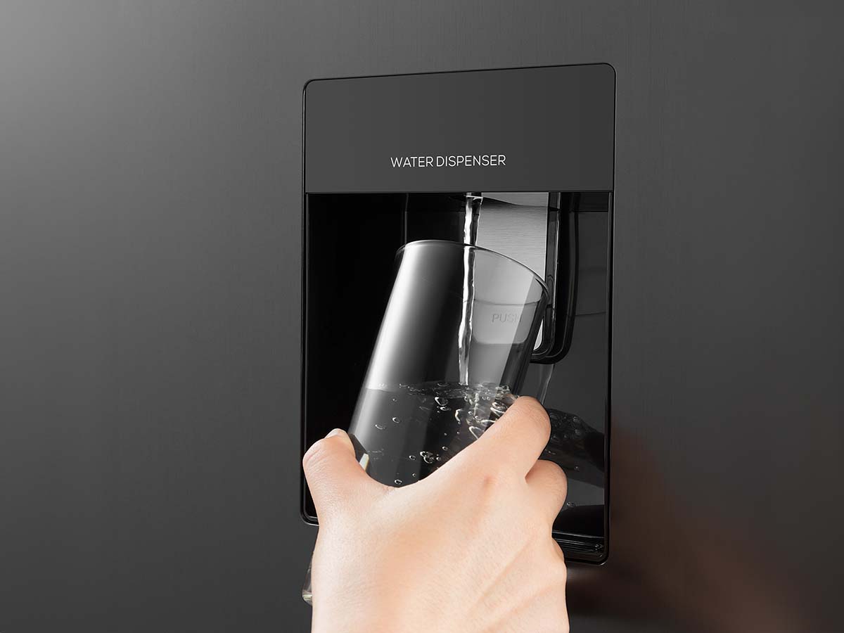 Water dispenser: 2.5L Fresh Water Reserve