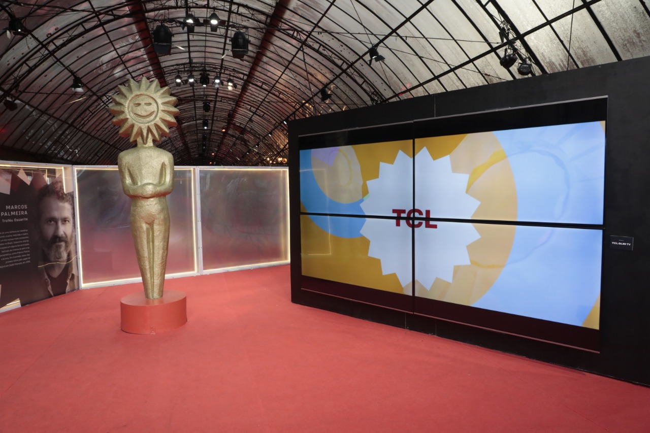 TCL celebra retorno presencial do Festival de Gramado com copatrocínio e participação no tapete vermelho